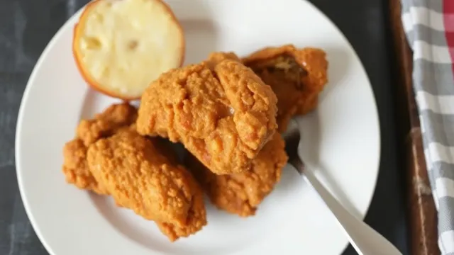 Hvordan oppbevare rester av stekt kylling på en trygg måte